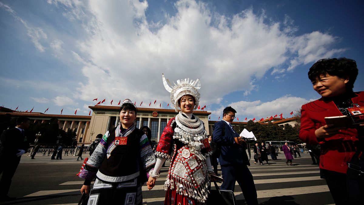 2017年中國「兩會」釋放對台青年利多。圖為與會的少數民族代表(AP) 2017年中國「兩會」釋放對台青年利多。圖為與會的少數民族代表(AP)
