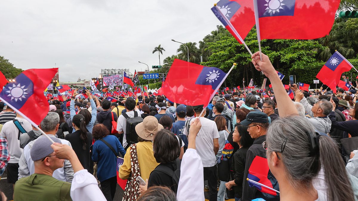 國民黨4月26日舉行「反綠共,戰獨裁」凱道遊行,雖活動辦得聲勢浩大,卻燒掉千萬糧草。(資料照,顏麟宇攝) 國民黨4月26日舉行「反綠共,戰獨裁」凱道遊行,雖活動辦得聲勢浩大,卻燒掉千萬糧草。(資料照,顏麟宇攝)