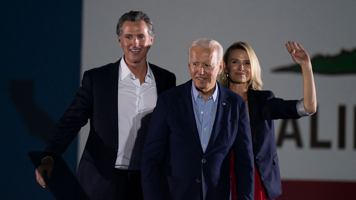 2021年9月13日,美國總統拜登為面臨罷免的加州州長紐森(Gavin Newsom,左)助陣(AP) 2021年9月13日,美國總統拜登為面臨罷免的加州州長紐森(Gavin Newsom,左)助陣(AP)