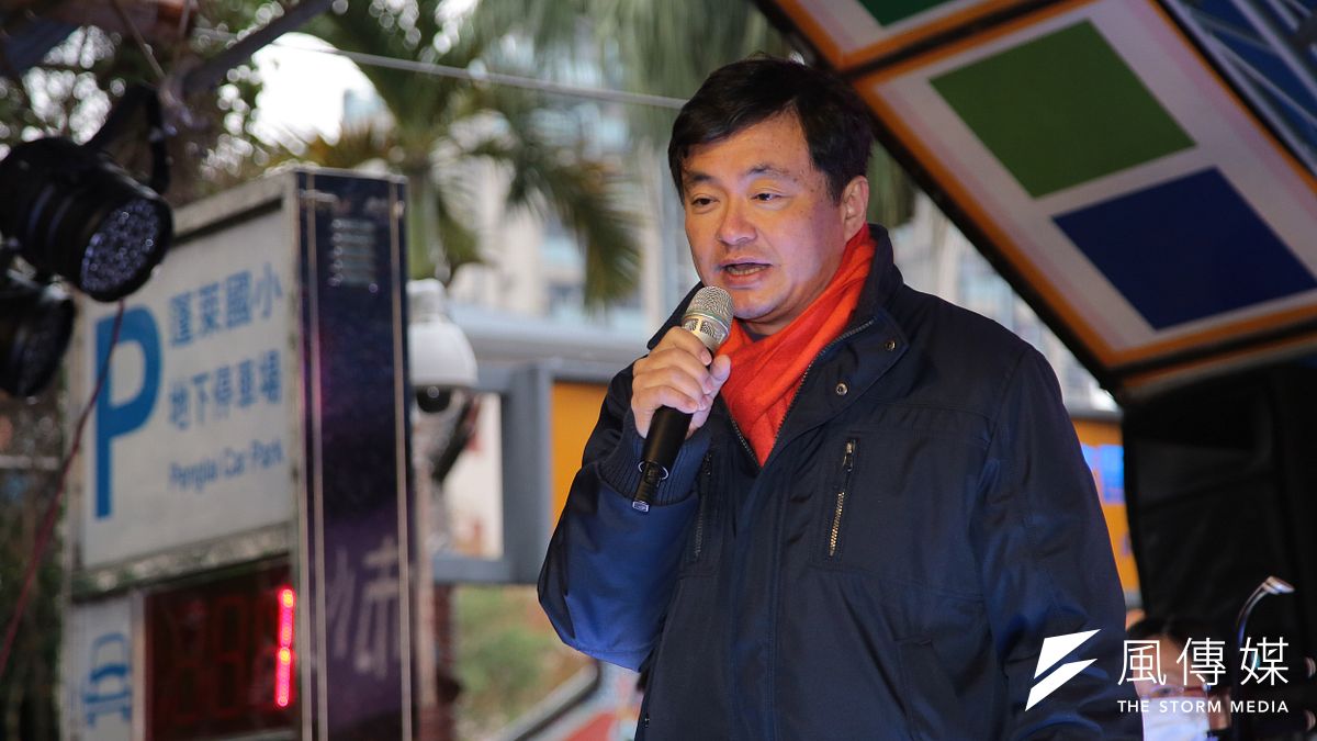 民進黨秘書長洪耀福說,不管是前輩或是黨內年輕的新秀,黨的立場都一致,都樂見其成,希望他們積極表態,爭取人民的支持。(顏麟宇攝) 民進黨秘書長洪耀福說,不管是前輩或是黨內年輕的新秀,黨的立場都一致,都樂見其成,希望他們積極表態,爭取人民的支持。(顏麟宇攝)