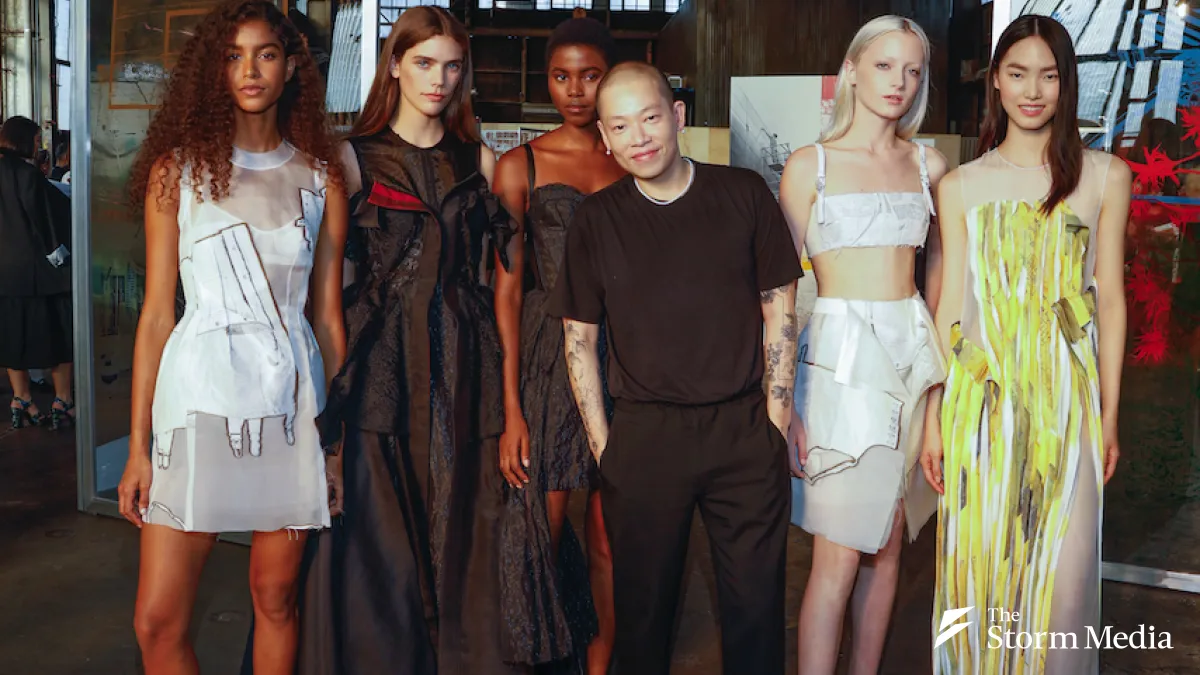 At TAO ART in Taipei, Wu's garments are shown alongside Robert Rauschenberg's works. Away from the runway, fabrics, collage, and unfinished edges come into focus — two creative languages in dialogue. (Photo / Anpis Wang)