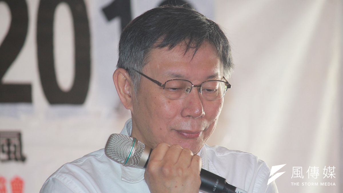 20181215-台北市長柯文哲今(15)日前往第18屆牯嶺街書香創意市集活動,對副市長陳景峻可能會被民進黨黨紀處分一事做出回應。(方炳超攝) 20181215-台北市長柯文哲今(15)日前往第18屆牯嶺街書香創意市集活動,對副市長陳景峻可能會被民進黨黨紀處分一事做出回應。(方炳超攝)