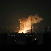 2025年6月13日未明、イラン首都テヘランがイスラエルによる空爆を受けた。(AP通信) 2025年6月13日未明、イラン首都テヘランがイスラエルによる空爆を受けた。(AP通信)