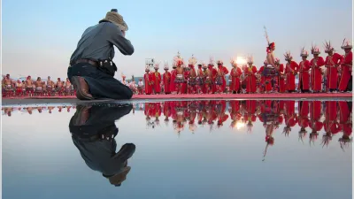 豐年祭經常發生遊客擅闖儀式拍照等事件,造成部落居民不滿。圖中人物與本事件無關。(取自www.pse100i.idv.tw)