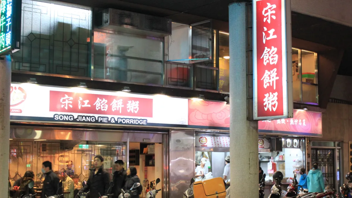天母的美食種類繁多,不但有多間知名的異國料理店,也有不少「老字號」的餐廳。(圖/呂欣攝)
