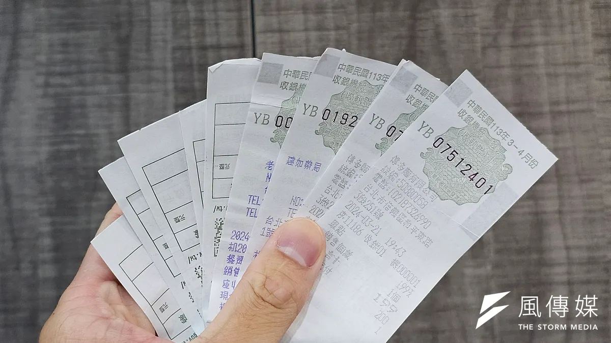 全家便利商店本期(113年7-8月)中獎發票,共有10位幸運兒中大獎,其中有7位消費者花費百元內就幸運中獎。(資料照/洪煜勛攝) 全家便利商店本期(113年7-8月)中獎發票,共有10位幸運兒中大獎,其中有7位消費者花費百元內就幸運中獎。(資料照/洪煜勛攝)