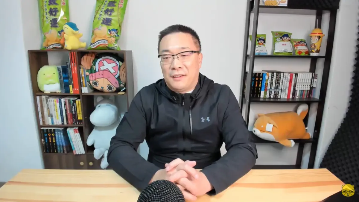 宅神朱學恆(見圖)18日在直播中表示,因為他嗆名嘴周玉蔻是「惡毒而下流的側翼」,所以周玉蔻就告他妨害名譽。(取自朱學恆Youtube)
