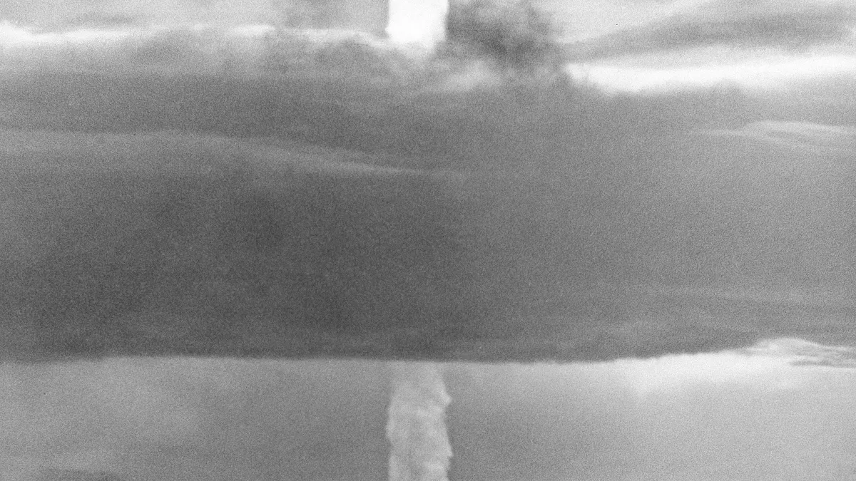 1956年5月,美軍在太平洋馬紹爾群島的比基尼環礁試爆氫彈(AP) 1956年5月,美軍在太平洋馬紹爾群島的比基尼環礁試爆氫彈(AP)