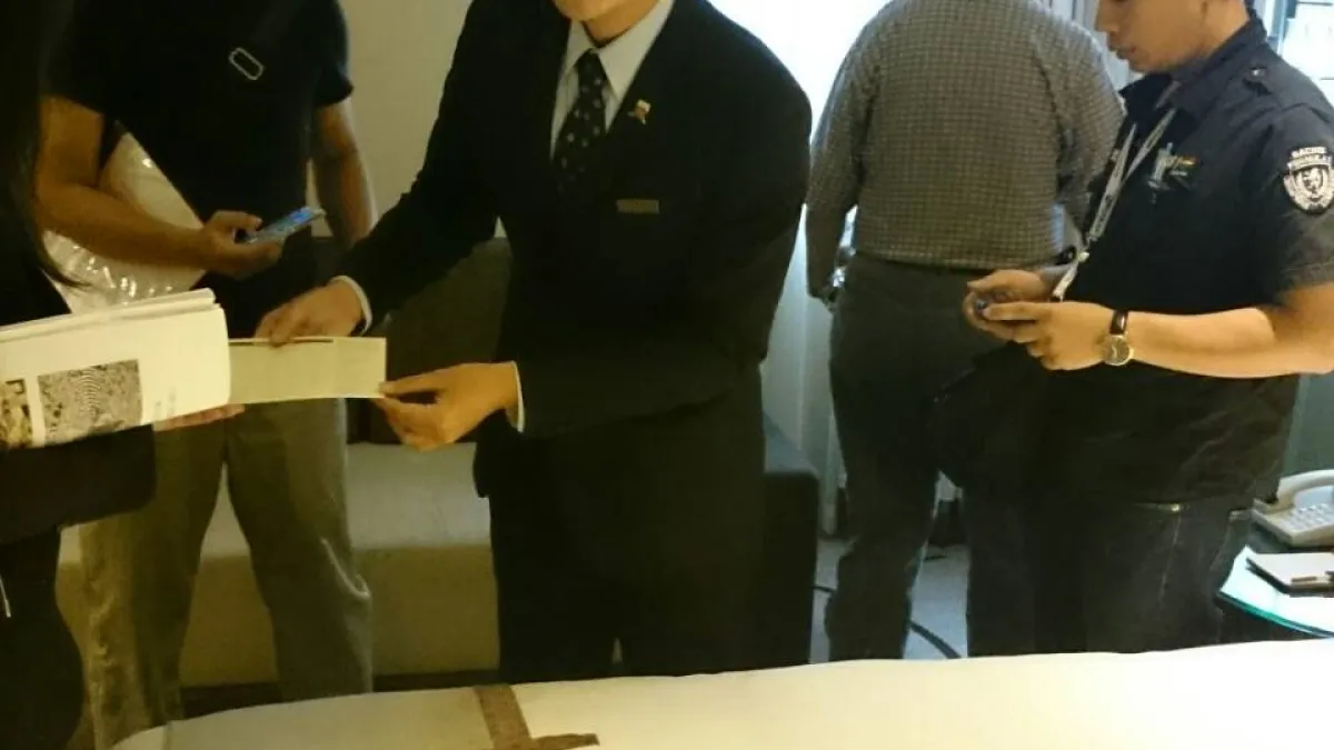 穆斯林認證的餐旅,須提供祈禱空間及祈禱毯、標示朝向與禮拜時間表。穆斯林認證客房膜拜毯。(高市觀光局提供)