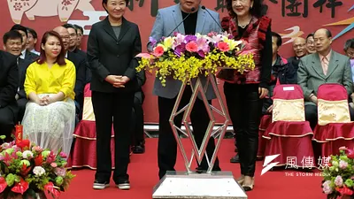 臺中市政府11日舉行新村團拜,特別邀請歷屆市長回娘家,前市長胡志強上台致詞,感謝台中市長盧秀燕的邀請。(圖/王秀禾攝)