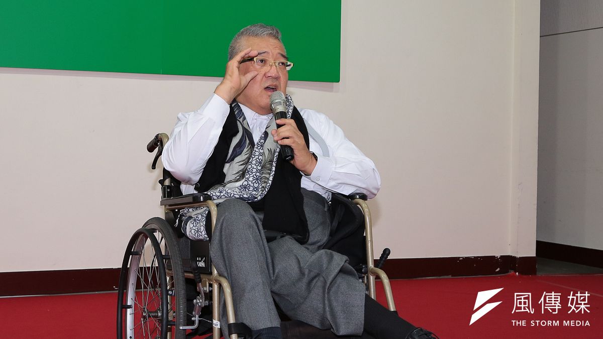 大塊文化董事長、前國策顧問郝明義20日召開「全民檢視前瞻計畫,請林院長與民間直接討論」記者會,並表示要求行政院長林全等相關閣員,出面討論前瞻建設。(顏麟宇攝) 大塊文化董事長、前國策顧問郝明義20日召開「全民檢視前瞻計畫,請林院長與民間直接討論」記者會,並表示要求行政院長林全等相關閣員,出面討論前瞻建設。(顏麟宇攝)