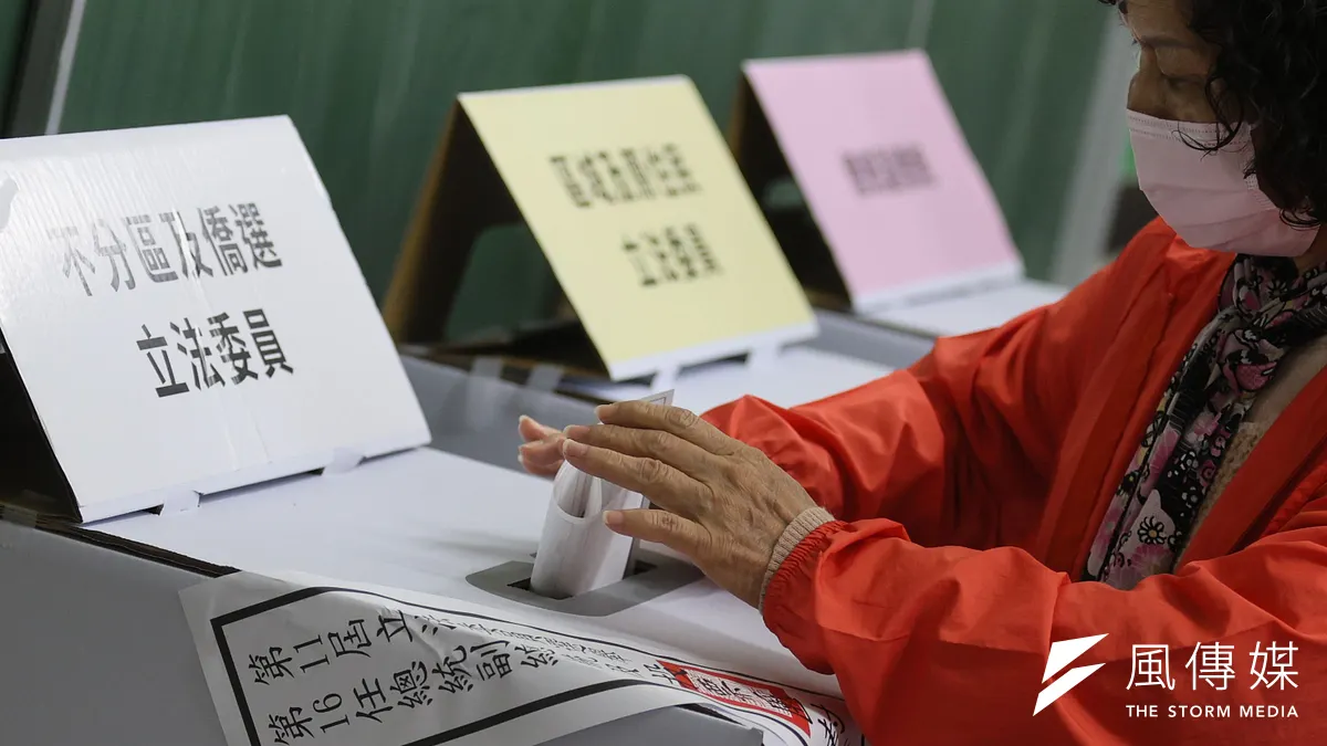 總統及立委選舉13日在投票所投票。(資料照,柯承惠攝)
