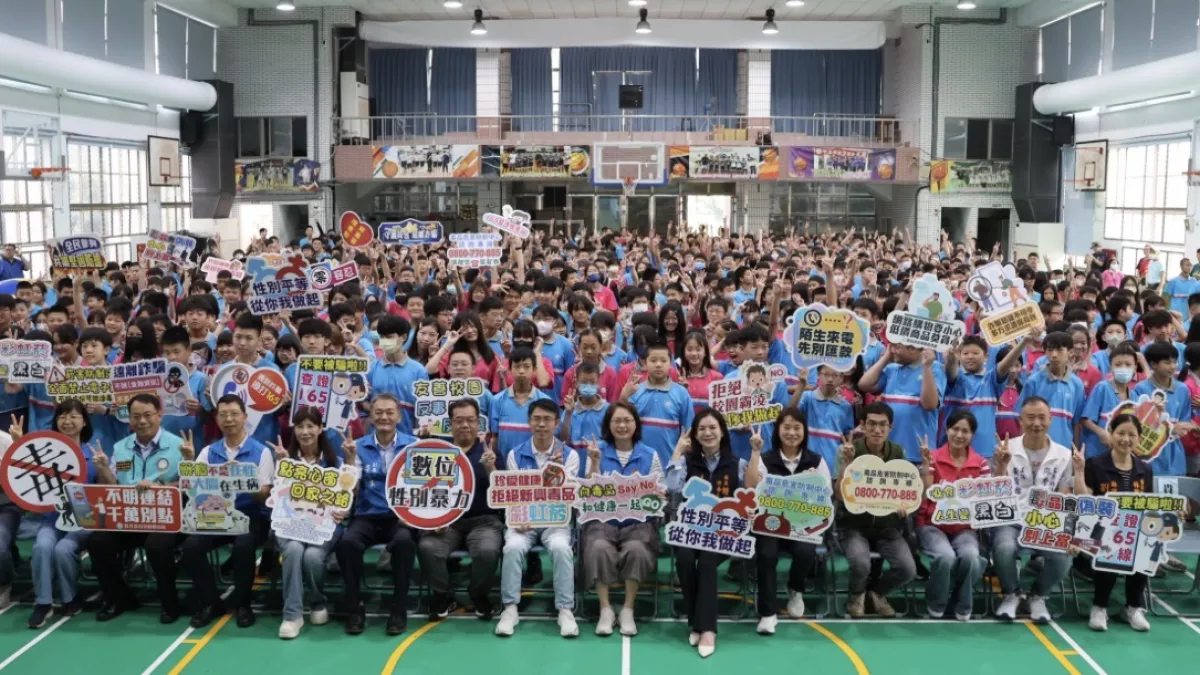 苗栗縣副縣長賴香伶到竹南國中師生,宣誓反毒、反霸凌、融合教育、學生身心健康、校園性別事件防治及防詐騙等重要決心。(圖/苗栗縣政府)