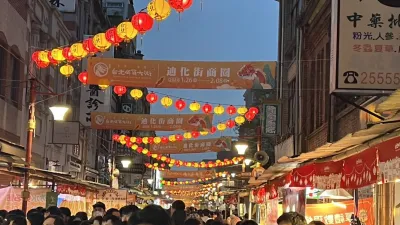 2025台北年貨大街自1/11至1/27於迪化商圈、後站商圈、華陰街北車商圈、台北地下街、寧夏夜市、艋舺夜市及濱江市場等地熱鬧登場。(圖/臺北市政府觀傳局提供)