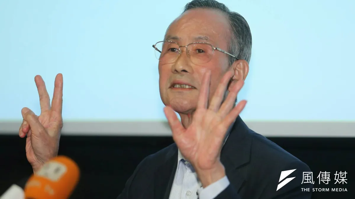 遠雄集團董事長趙藤雄開大巨蛋記者會,逐一回應北市府的指控,包括520違法停工、7項公安標準於法無據、停工導致的巨蛋鏽蝕、水浮力風險等。(陳明仁攝)