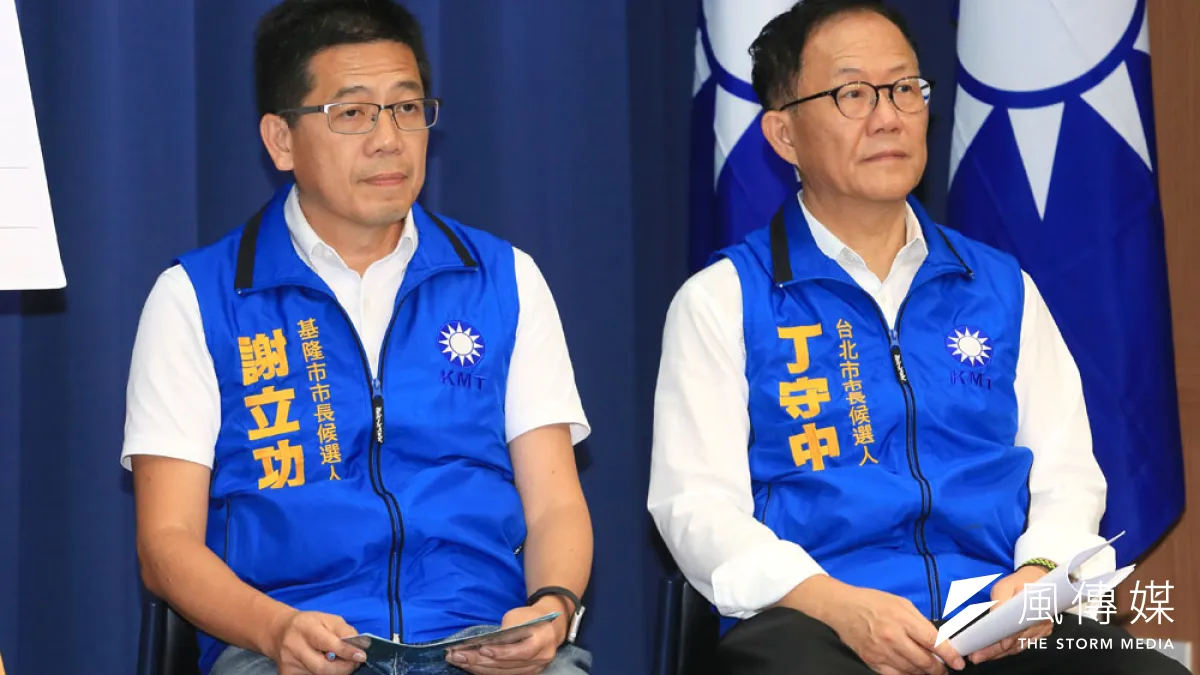 謝立功(左)宣布退出國民黨,擔任民眾黨有給職秘書長。(柯承惠攝)