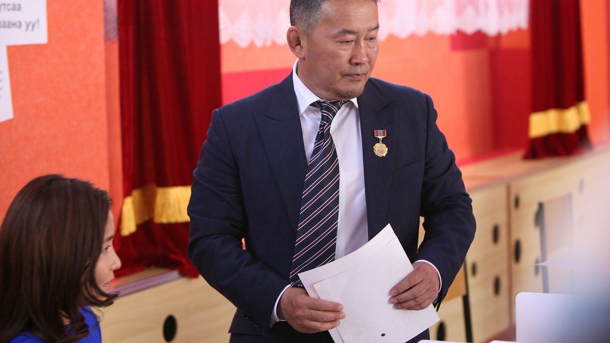 蒙古大選8日揭曉,民主黨巴特圖勒嘎當選新總統。(美聯社) 蒙古大選8日揭曉,民主黨巴特圖勒嘎當選新總統。(美聯社)