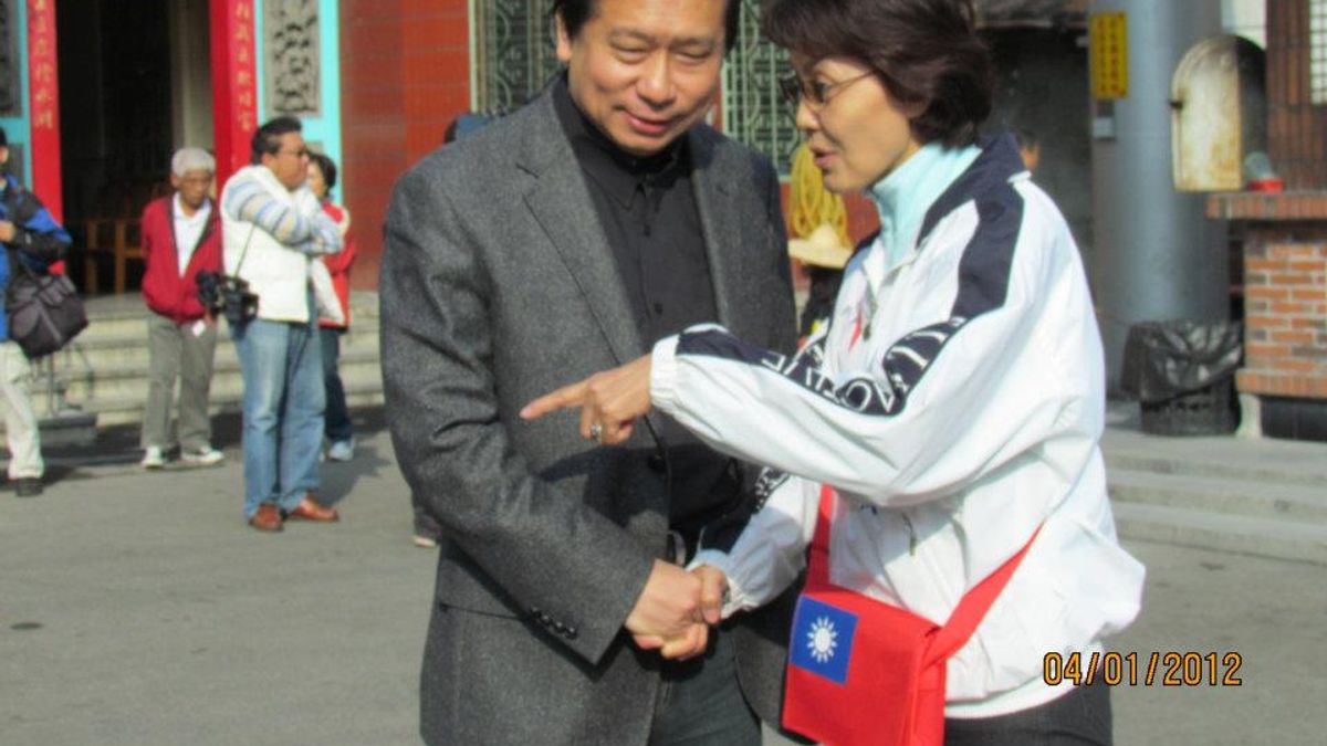 國民黨高雄市7連霸立委黃昭順(右)確定放棄連任,改徵召涉入共諜案的前陸委會副主委張顯耀(左)上陣。(取自張顯耀臉書) 國民黨高雄市7連霸立委黃昭順(右)確定放棄連任,改徵召涉入共諜案的前陸委會副主委張顯耀(左)上陣。(取自張顯耀臉書)