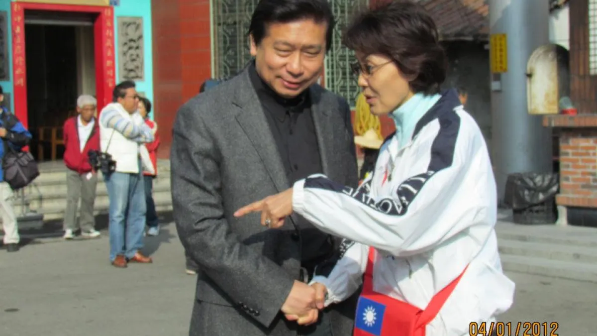 國民黨高雄市7連霸立委黃昭順(右)確定放棄連任,改徵召涉入共諜案的前陸委會副主委張顯耀(左)上陣。(取自張顯耀臉書)