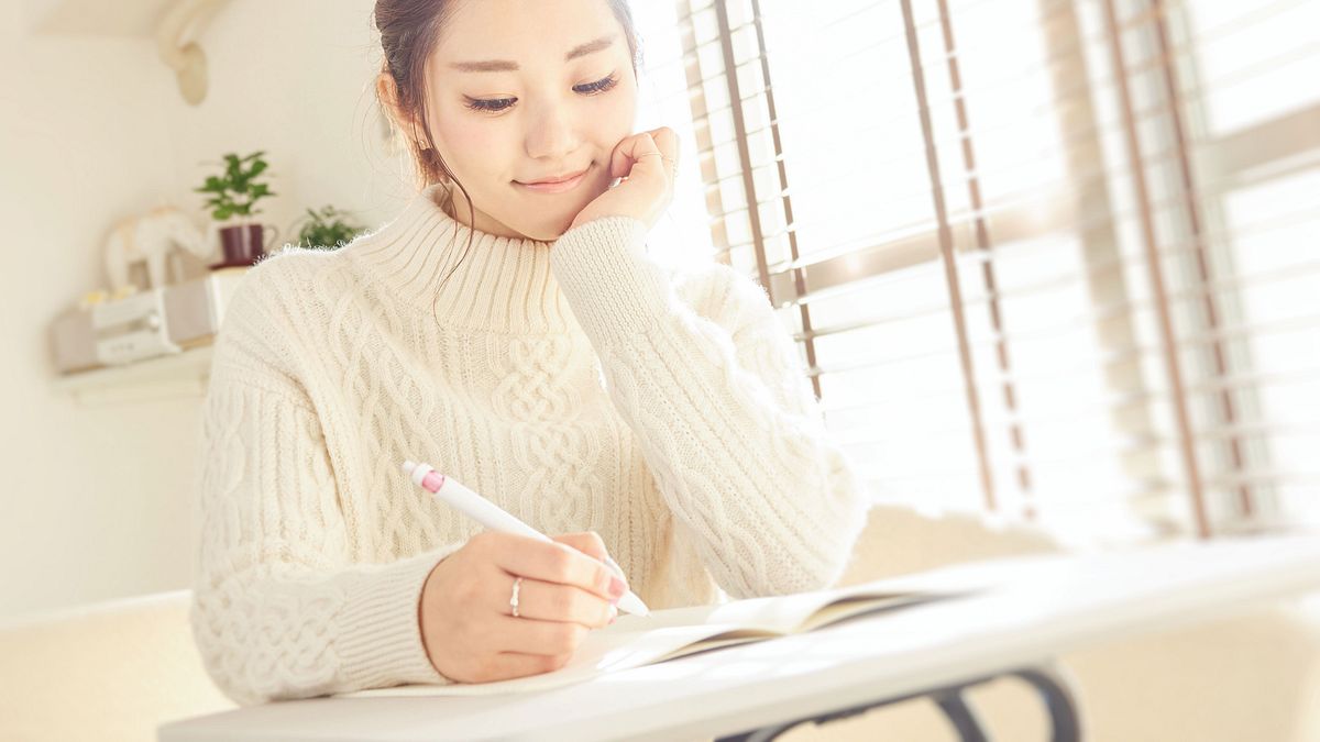 想了解一個人的個性、愛情觀可以從筆跡發現一些潛在特性喔!(示意圖非本人/photoAC) 想了解一個人的個性、愛情觀可以從筆跡發現一些潛在特性喔!(示意圖非本人/photoAC)