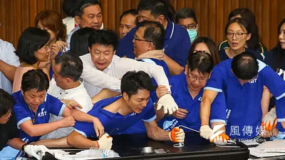 國民黨立委日前因前總統府祕書長陳菊被提名監察院長,而突襲佔領立法院。(顏麟宇攝)