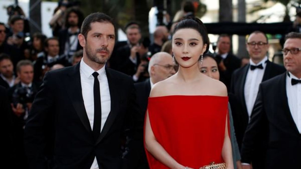 范冰冰和男星梅爾維爾·珀波(Melvil Poupaud)出席第70屆坎城影展主競賽單元影片《牡丹花下》(The Beguiled)首映。(美國之音) 范冰冰和男星梅爾維爾·珀波(Melvil Poupaud)出席第70屆坎城影展主競賽單元影片《牡丹花下》(The Beguiled)首映。(美國之音)