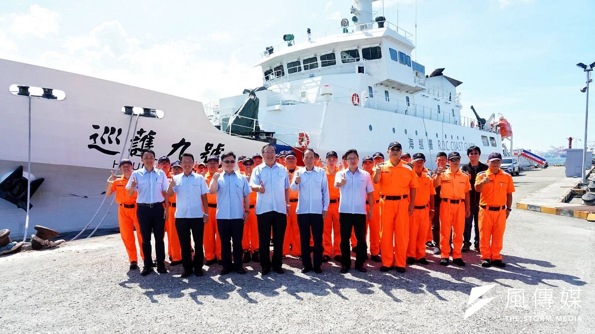 海洋委員會海巡署艦隊分署直屬船隊巡護船「巡護九號」,將自高雄港啟航。(圖/徐炳文攝) 海洋委員會海巡署艦隊分署直屬船隊巡護船「巡護九號」,將自高雄港啟航。(圖/徐炳文攝)