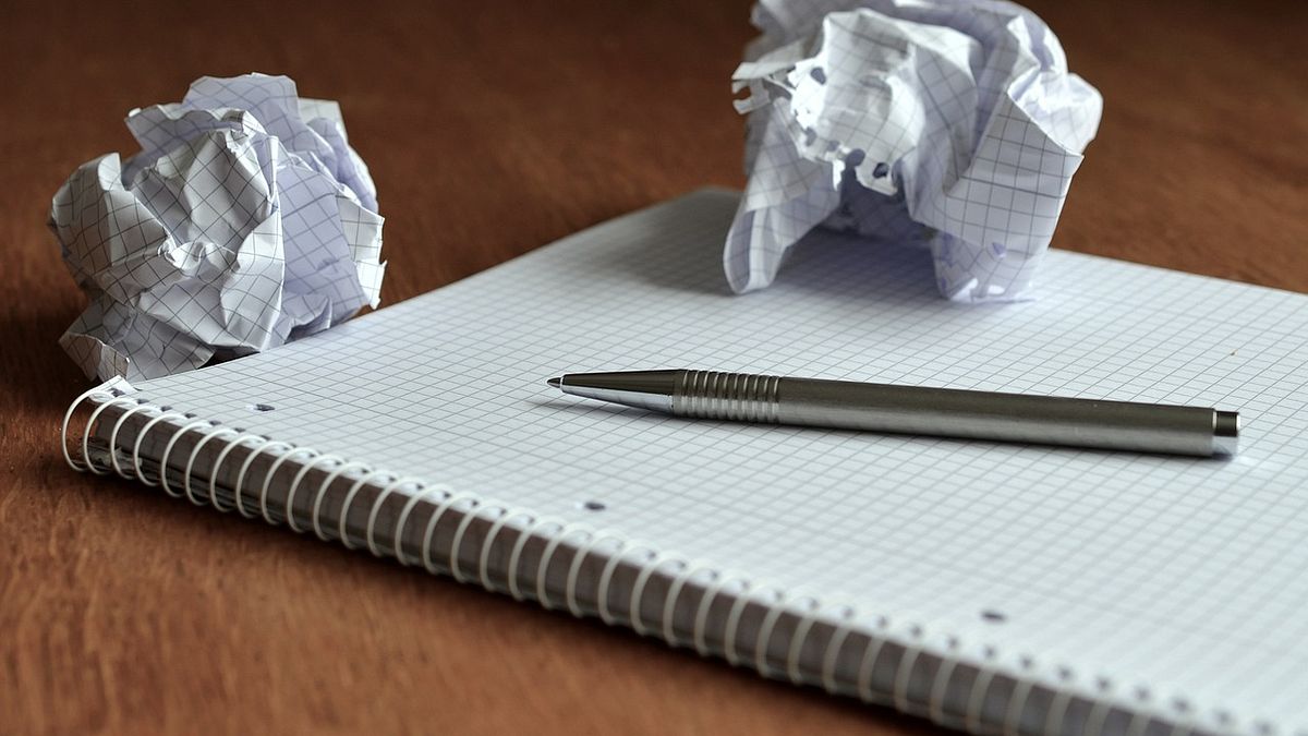 文青已老,已死。賴香吟以極其貼近當世人生的短篇小說集,書寫瀕危的關係、難以解償的情思、懷著憂慮卻依舊嚴嚴謹謹過活的人生……。 文青已老,已死。賴香吟以極其貼近當世人生的短篇小說集,書寫瀕危的關係、難以解償的情思、懷著憂慮卻依舊嚴嚴謹謹過活的人生……。