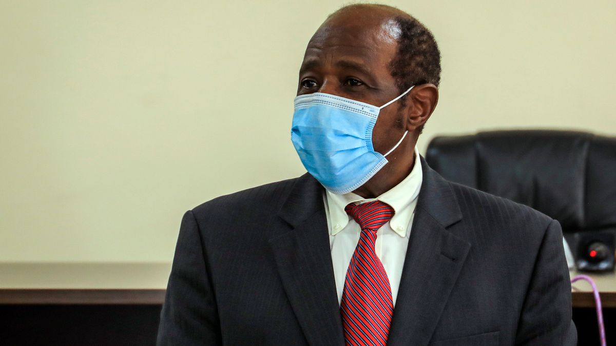 盧安達人道主義者魯塞薩巴吉納遭逮捕,被以恐怖主義、縱火和謀殺罪名起訴。(美聯社) 盧安達人道主義者魯塞薩巴吉納遭逮捕,被以恐怖主義、縱火和謀殺罪名起訴。(美聯社)