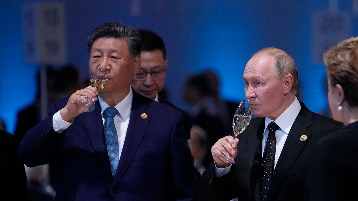 中國國家主席習近平、俄羅斯總統普京出席俄羅斯主辦的金磚峰會。(美聯社) 中國國家主席習近平、俄羅斯總統普京出席俄羅斯主辦的金磚峰會。(美聯社)