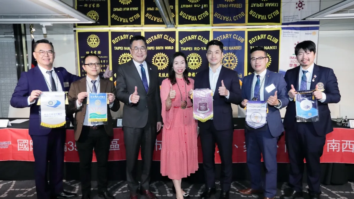 國際扶輪3523總監黃培輝(左三),國際扶輪社樂雅社社長黃國麗(左四),台北市長蔣萬安(左五)。(圖/國際扶輪3523提供)