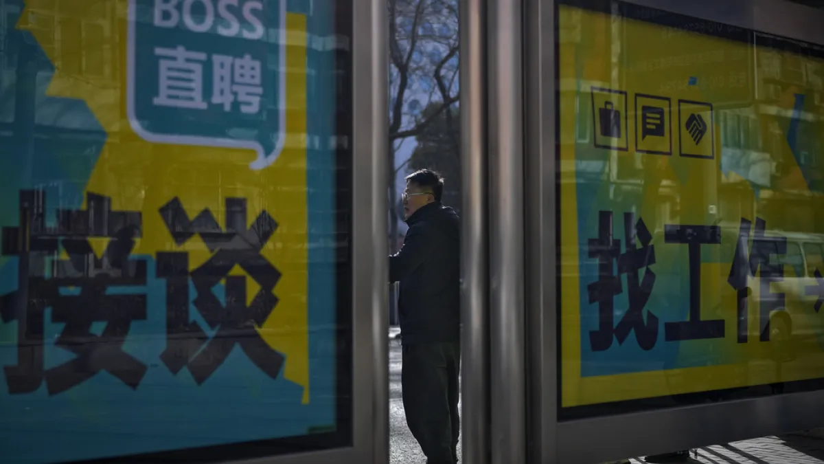 中國青年花費16個小時,只為爭奪平均日薪只有人民幣160元(約新台幣720元)的臨時工。(示意圖/AP)