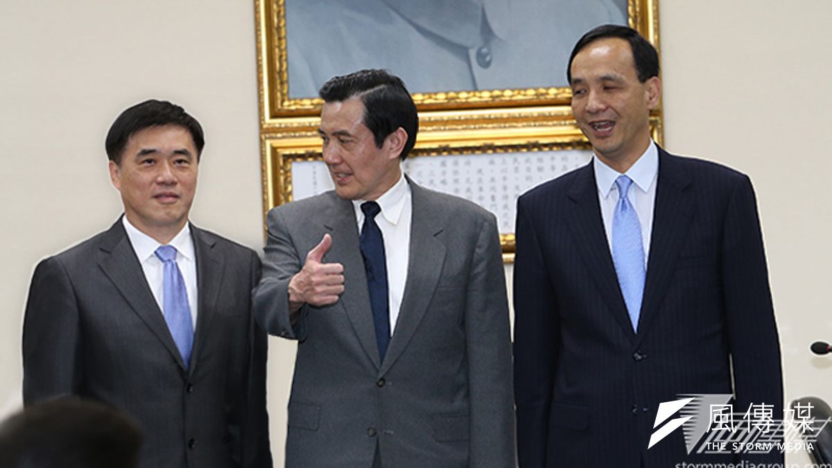 國民黨中央讓郝龍斌(左)、朱立倫(右)跨區輔選,引發外界聯想,是否馬(中)盤算將黨內天王綁在一起共同承擔,以防選後逼宮。(吳逸驊攝/影像合成:風傳媒) 國民黨中央讓郝龍斌(左)、朱立倫(右)跨區輔選,引發外界聯想,是否馬(中)盤算將黨內天王綁在一起共同承擔,以防選後逼宮。(吳逸驊攝/影像合成:風傳媒)