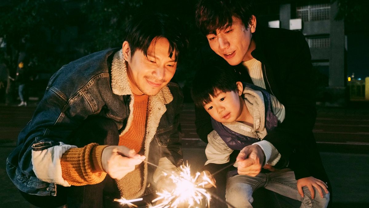 《親愛的房客》主角間雖出身自不同背景,彼此的互動卻擁有勘比親情的形貌。(圖/翻攝自《親愛的房客》@facebook) 《親愛的房客》主角間雖出身自不同背景,彼此的互動卻擁有勘比親情的形貌。(圖/翻攝自《親愛的房客》@facebook)