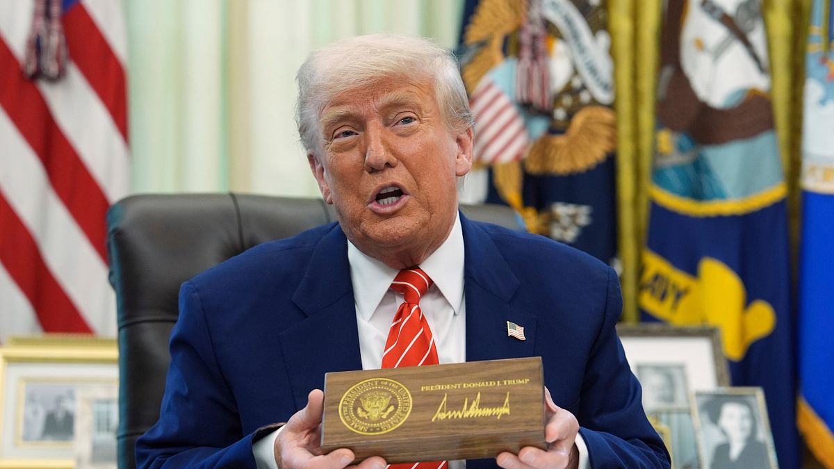 川普政府在移民政策實施雙重策略:一方面嚴格控制非法移民,另一方面積極吸引富裕的合法移民。(資料照,美聯社) 川普政府在移民政策實施雙重策略:一方面嚴格控制非法移民,另一方面積極吸引富裕的合法移民。(資料照,美聯社)