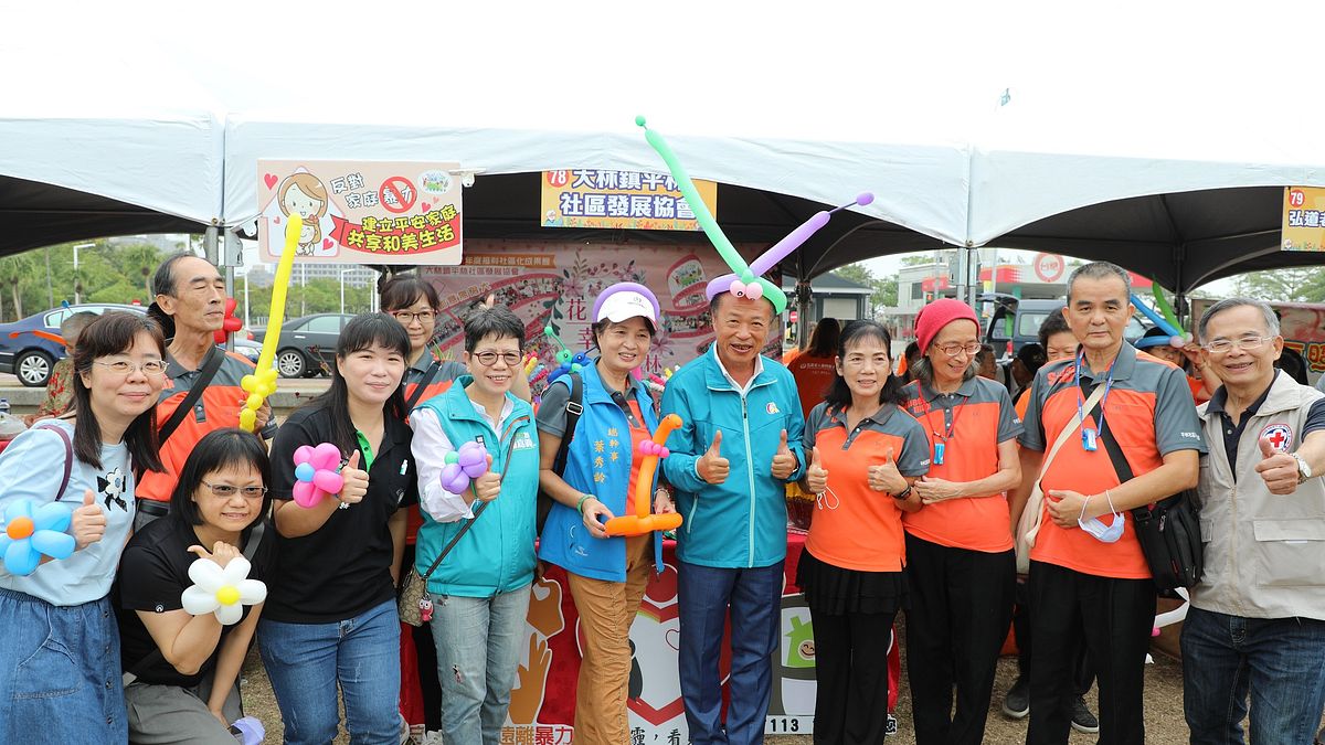 111年度嘉義縣社區照顧關懷據點成果發表會,在嘉義府前廣場舉辦。(圖/嘉義縣政府提供) 111年度嘉義縣社區照顧關懷據點成果發表會,在嘉義府前廣場舉辦。(圖/嘉義縣政府提供)