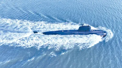 解放軍現役潛艦出海進行巡航演習。(翻攝自中國軍網)