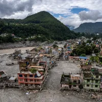 2026年9月3日、ネパールのヌワコット地域で鉄砲水が発生し、トリシュリ川が急激に増水して深刻な被害をもたらした。(写真/AP通信) 2026年9月3日、ネパールのヌワコット地域で鉄砲水が発生し、トリシュリ川が急激に増水して深刻な被害をもたらした。(写真/AP通信)