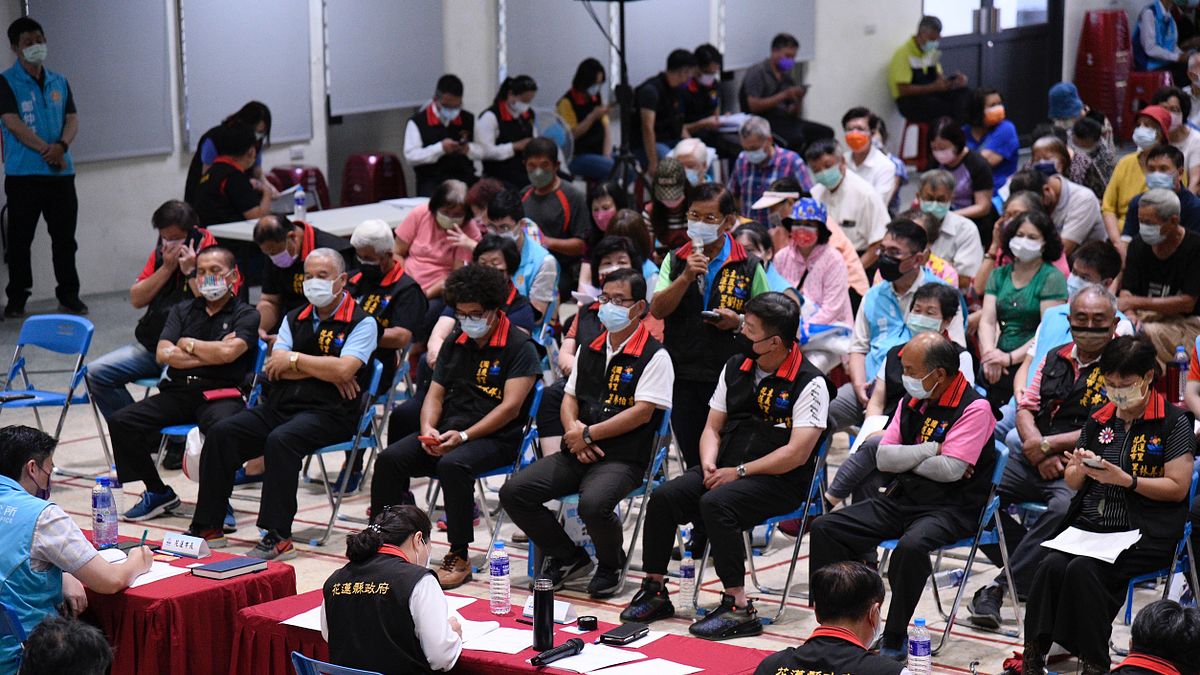 花蓮縣府舉辦基層座談會,縣長徐榛蔚率縣府團隊,聆聽花蓮市基層民意。(圖/花蓮縣政府新聞科提供) 花蓮縣府舉辦基層座談會,縣長徐榛蔚率縣府團隊,聆聽花蓮市基層民意。(圖/花蓮縣政府新聞科提供)