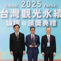 台湾大手旅行会社ライオントラベル(雄獅旅遊/Lion Travel)は、台湾永続エネルギー研究財団(TAISE)が主催する「第1回 台湾観光サステナビリティ賞(TAISE Taiwan Sustainable Tourism Awards)」において、最多となる5部門での受賞を果たした。特に董事総経理兼サステナビリティ長の黄信川氏が、個人部門の最高賞である「サステナブル観光傑出人物賞」を受賞したことが注目を集めている。(写真/雄獅旅遊提供) 台湾大手旅行会社ライオントラベル(雄獅旅遊/Lion Travel)は、台湾永続エネルギー研究財団(TAISE)が主催する「第1回 台湾観光サステナビリティ賞(TAISE Taiwan Sustainable Tourism Awards)」において、最多となる5部門での受賞を果たした。特に董事総経理兼サステナビリティ長の黄信川氏が、個人部門の最高賞である「サステナブル観光傑出人物賞」を受賞したことが注目を集めている。(写真/雄獅旅遊提供)