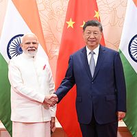 インドのモディ大統領が自ら中国を訪問し、上海協力機構首脳サミットに出席、中華人民共和国の習近平主席と面会した。(写真/新華網より) インドのモディ大統領が自ら中国を訪問し、上海協力機構首脳サミットに出席、中華人民共和国の習近平主席と面会した。(写真/新華網より)