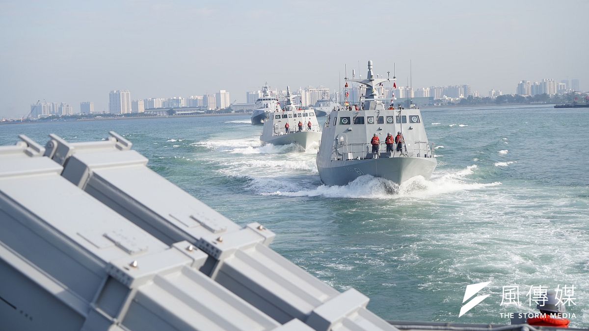 光六飛彈快艇、沱江級巡邏艦進行緊急出港暨戰術機動、作戰攻擊演練。(張曜麟攝) 光六飛彈快艇、沱江級巡邏艦進行緊急出港暨戰術機動、作戰攻擊演練。(張曜麟攝)
