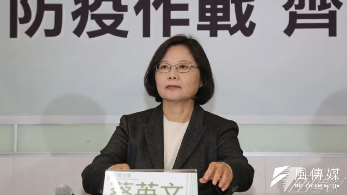 民進黨主席蔡英文20日偕李金龍、蘇嘉全、詹長權等人召開記者會,呼籲以國安規格因應禽流感疫情擴散。(余志偉攝)