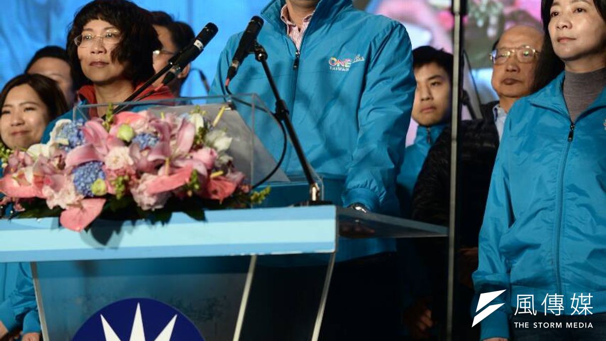 國民黨總統候選人朱立倫投票前,已知選情如雪崩。(林俊耀攝) 國民黨總統候選人朱立倫投票前,已知選情如雪崩。(林俊耀攝)