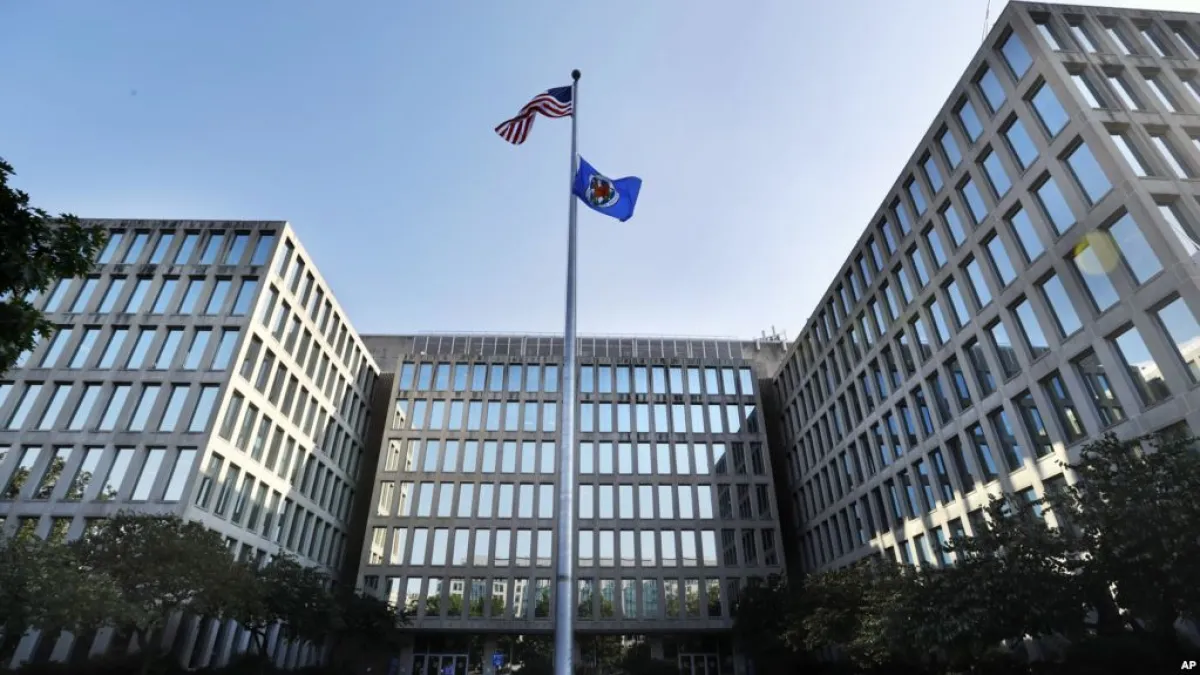 美國政府人事管理局(Office of Personnel Management)大樓。2015年,中國駭客侵入這裡電腦系統,盜取了幾百萬美國聯邦政府僱員的身份信息。有關官員和專家擔心這些數據可以為日後很多年的間諜招募提供某種路線圖。(美國之音)