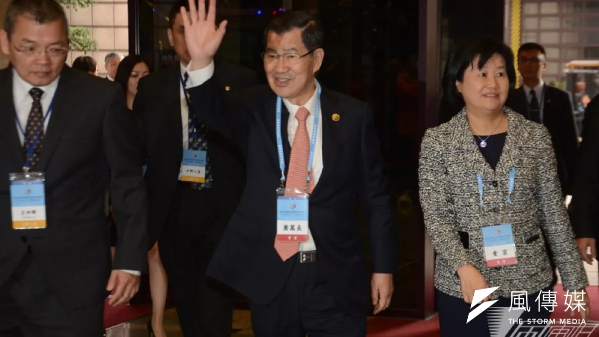 蕭萬長行前曾親赴總統府拜會馬英九,馬英九當面表示,希望蕭萬長在蕭習會中向習近平正式表達台灣有意加入亞投行的立場。(宋小海攝)