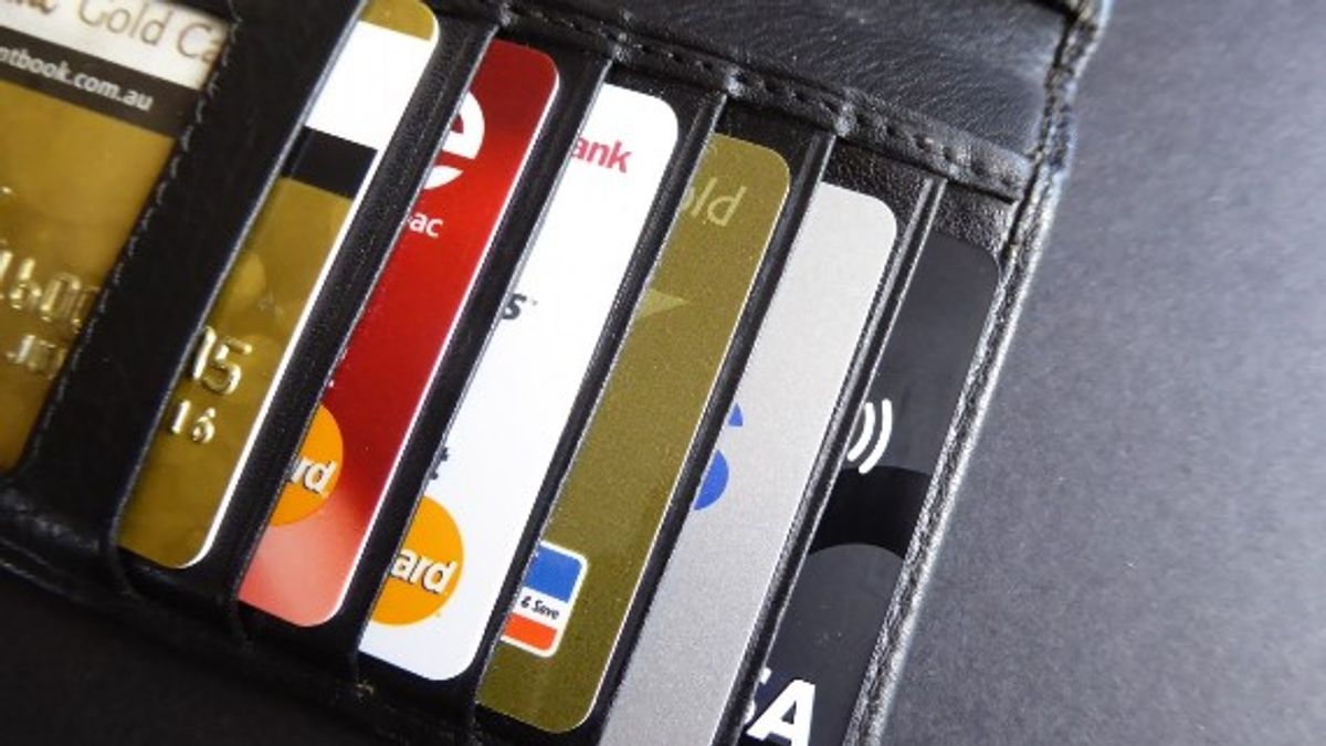 友人要求受害男子提供金融卡,聲稱只是短期資金調度。(示意圖/網路溫度計) 友人要求受害男子提供金融卡,聲稱只是短期資金調度。(示意圖/網路溫度計)