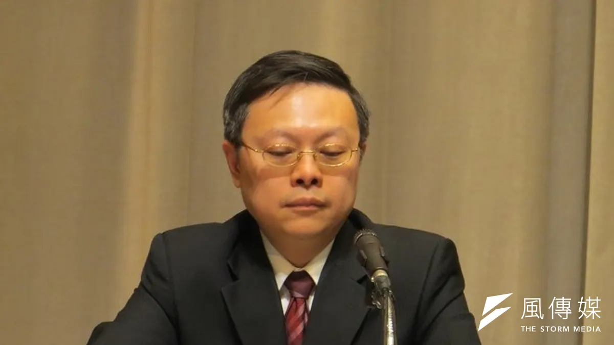 行政院會3日通過兩岸監督協議條例,陸委會表委王郁琦會後出席記者會。(仇佩芬攝)