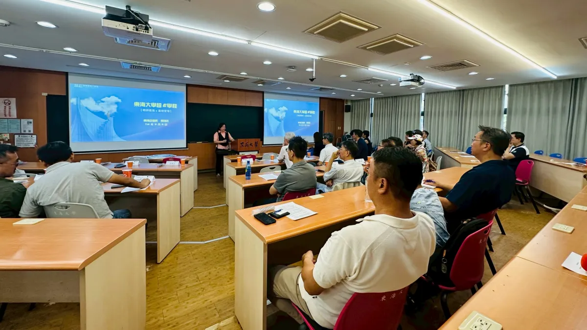 東海大學6日舉辦「雙聯學位暨超級EMBA聯合說明會」,介紹管理學院推出「超e 」與泰國易三倉大學雙聯學位課程。(圖/王秀禾攝)