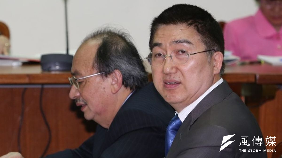 大黨鞭林鴻池在會中表示,目前是施政質詢期間,沒有討論事項,因此無法處理復議案,要等5月上旬施政質詢結束後,才會處理復議案。(余志偉攝 ) 大黨鞭林鴻池在會中表示,目前是施政質詢期間,沒有討論事項,因此無法處理復議案,要等5月上旬施政質詢結束後,才會處理復議案。(余志偉攝 )